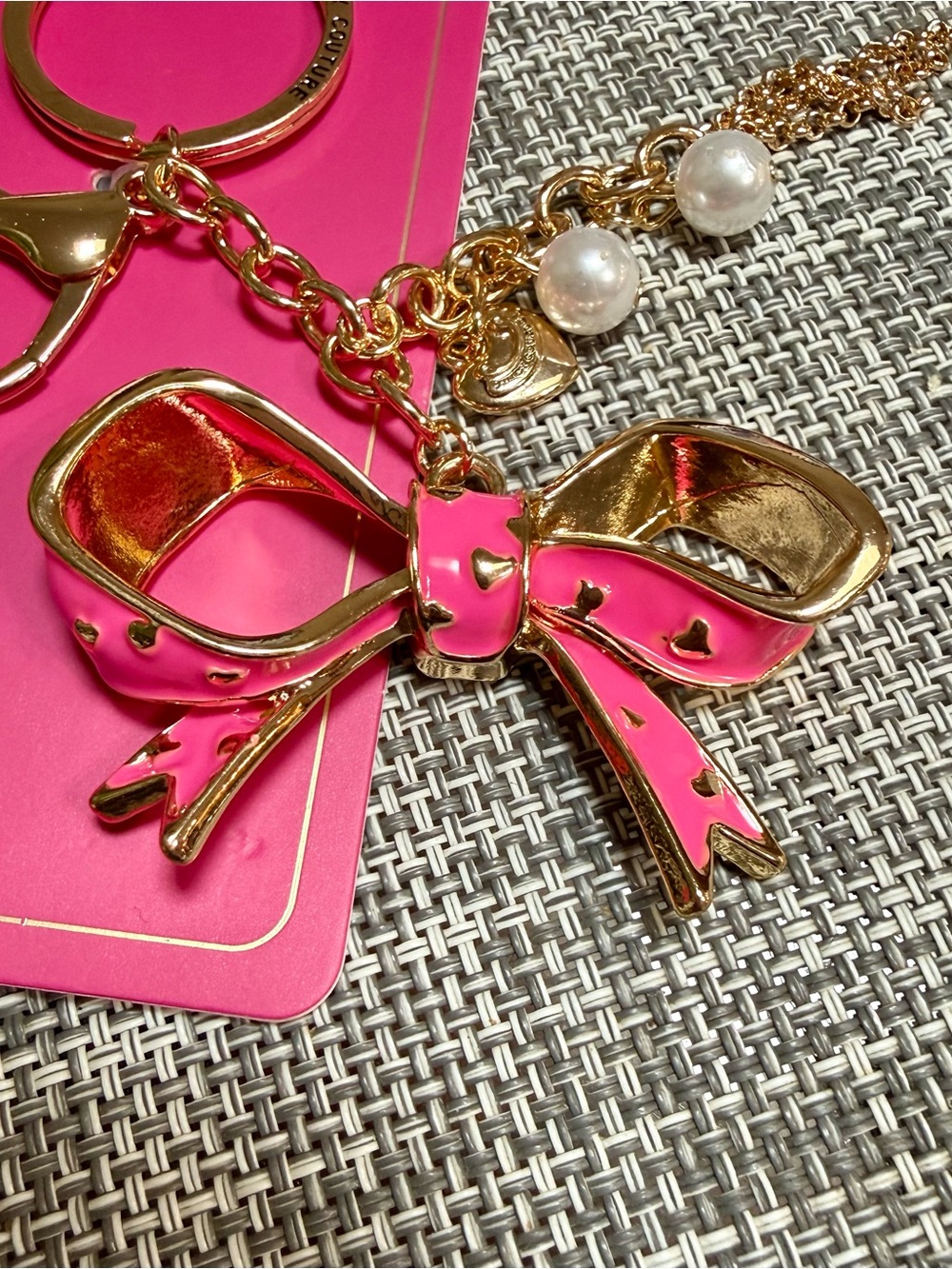 Juicy Couture 🎀 Pink Bow w/ Heart & Pearls 💕Key Holder & Bag Charm NWT - Picture 2 of 4